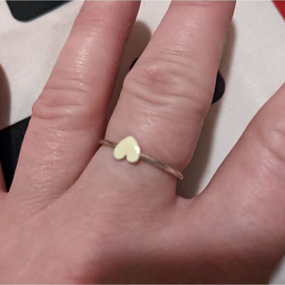 Size 8 silver tone heart fashion ring - Picture 1 of 8